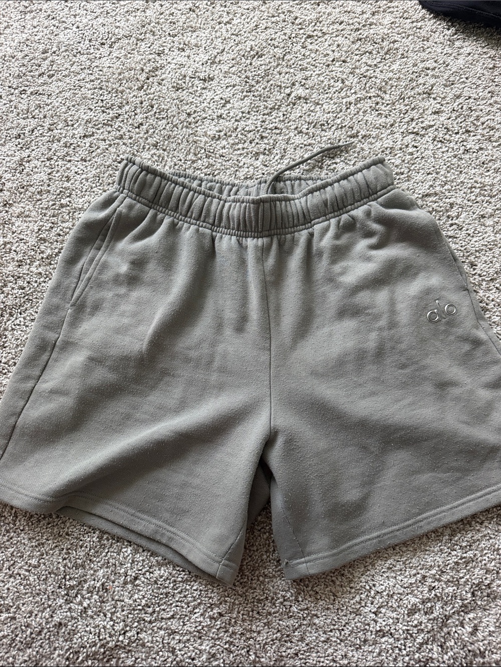 ALO Yoga Men's Fleece Drawstring Shorts - Light Gray
